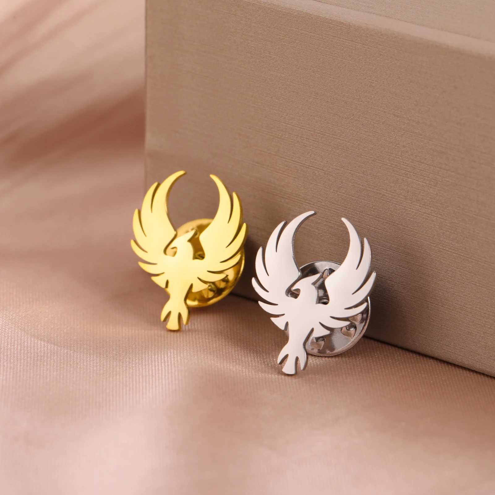 Cazador Gold Color Phoenix Brooch Pin Stainless Steel Animal Suit Collar Badges for Men Women Totem Jewelry 2025 New J251115