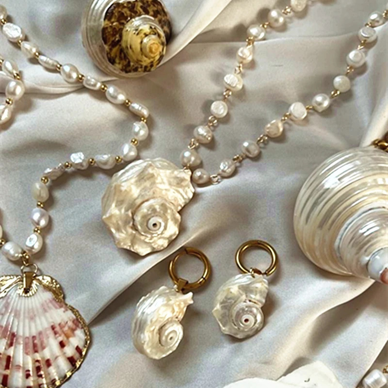 Natural Freshwater Pearl Necklace Natural Shell Conch Pendant Womens Bohemian Fashion Jewelry Accessories Holiday Gift 251016