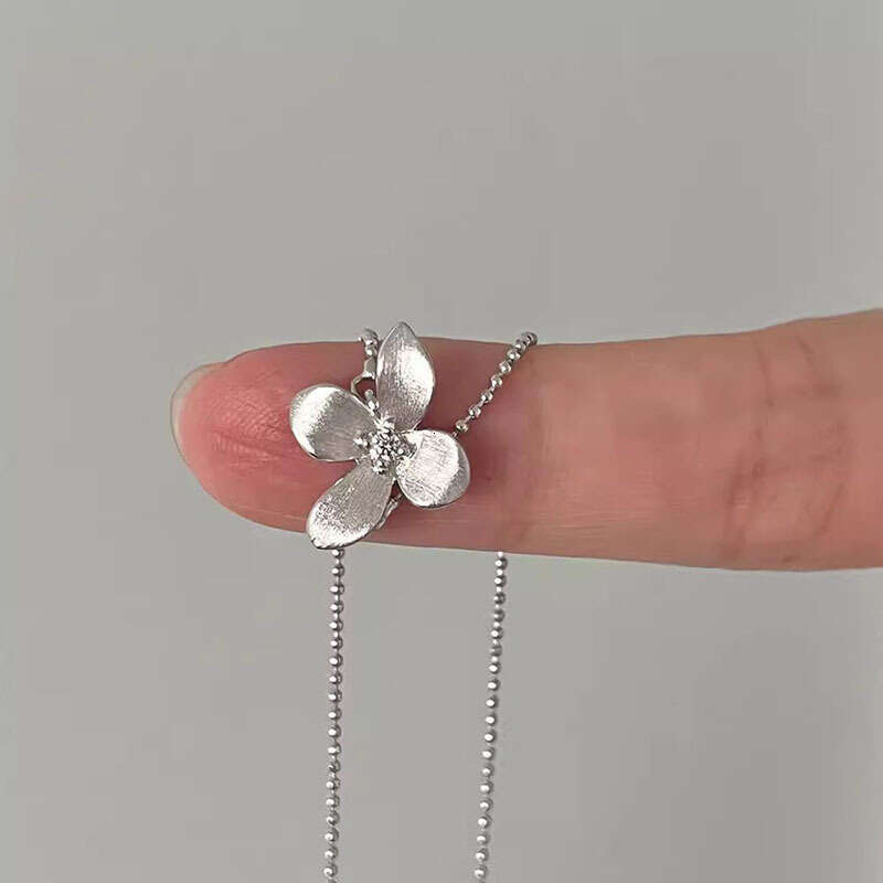 Irregular Brushed Flower Pendant Necklace for Women, Exquisite High-end Niche Design Clavicle Chain