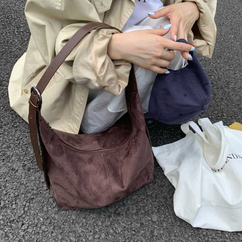 LEFTSIDE Design Large PU Leather Hobo Underarm Bags Lady Winter Shoulder Bag for Women 2025 Winter Trend Y2K Handbags and Purses Z251024