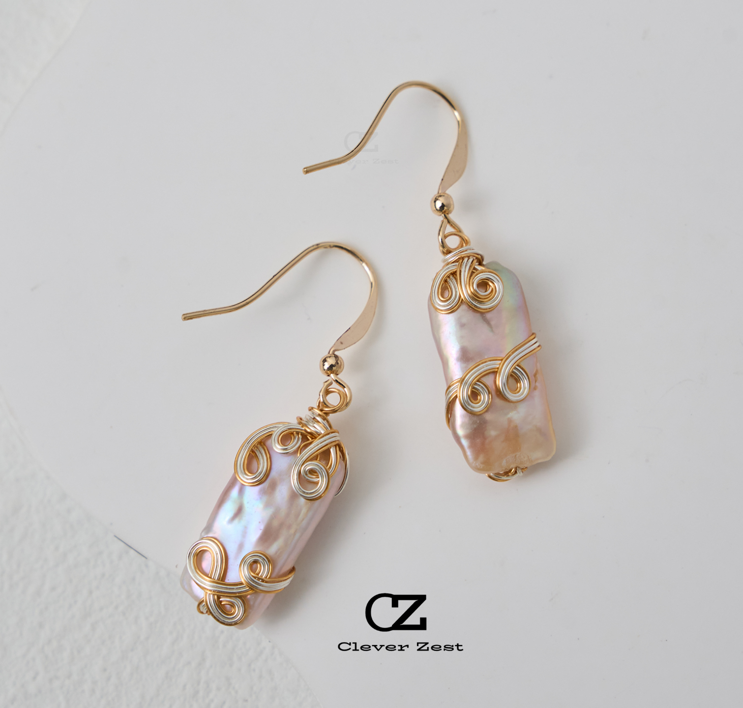 Natural Pink-Purple Small Gold Bar Baroque Two-Tone Hand-Wound Ear Hooks 14K Gold-Filled Fashionable Versatile Trendy Anniversary Gift Bestie Gift