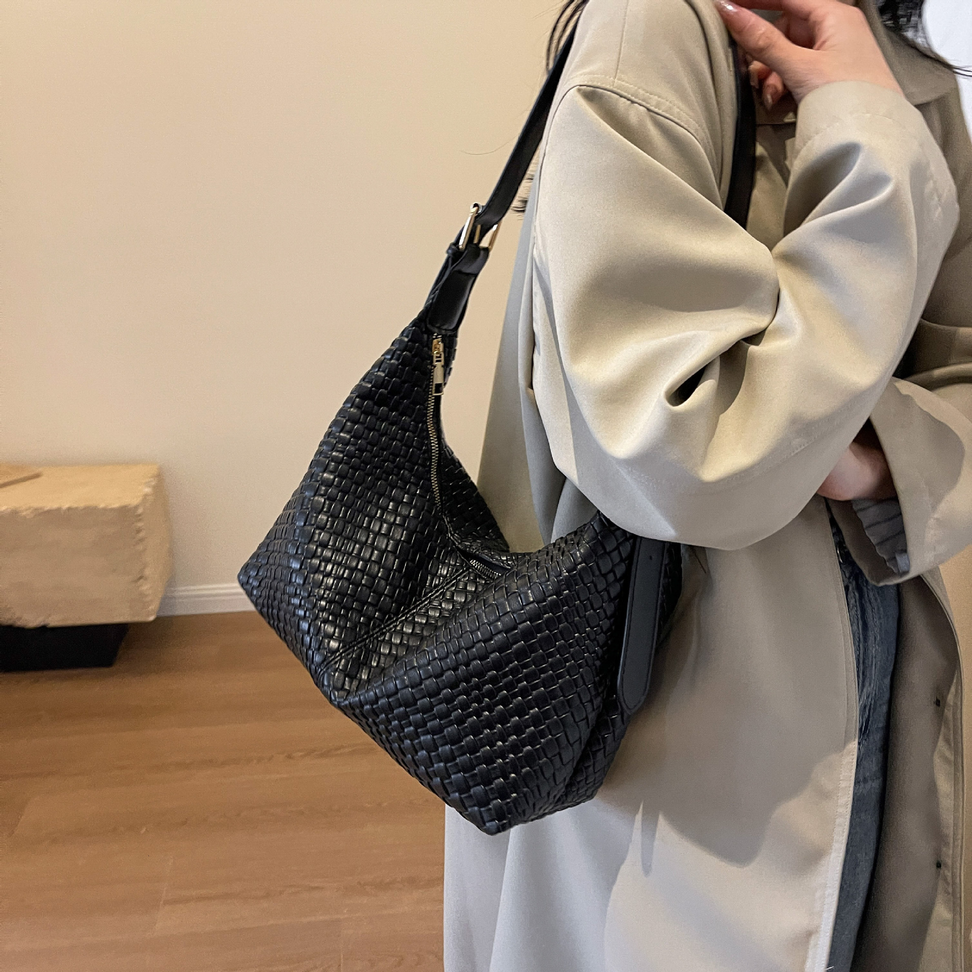 Luxury Brand Designer Bag Soft Tote Bag For Women 2025 New Casual Versatile Shoulder Bag Textured Large Capacity Commuter Bag
