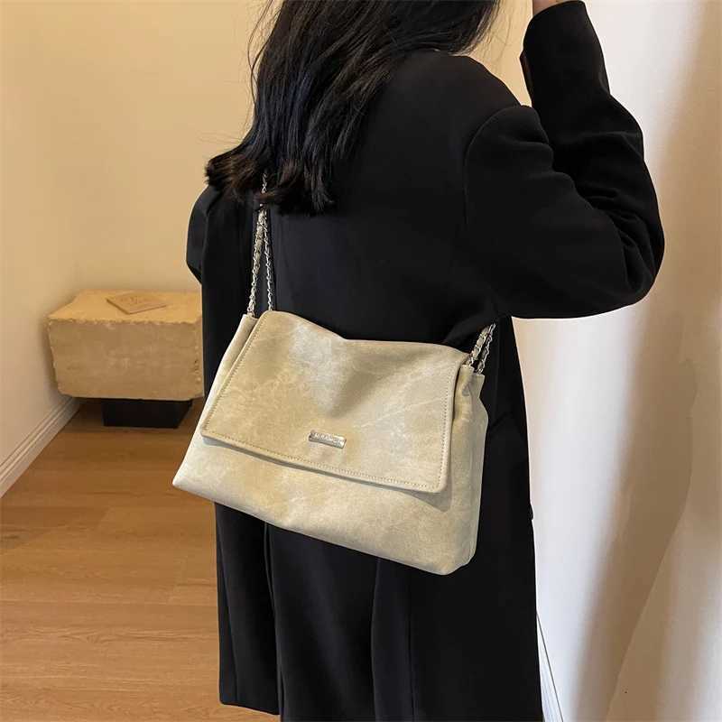LEFTSIDE Retro Chain Leather Shoulder Bags for Women Simple Tote Bag 2025 Winter Crossbody Bag Lady Travel Vintage Handbags Z251024