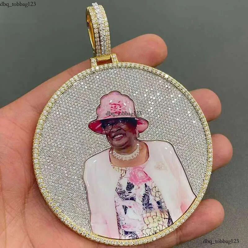 Custom Hip Hop Mens Jewelry Vvs Moissanite Iced Out Jesus Sterg Sier Gold Rapper Pendant Necklace 111
