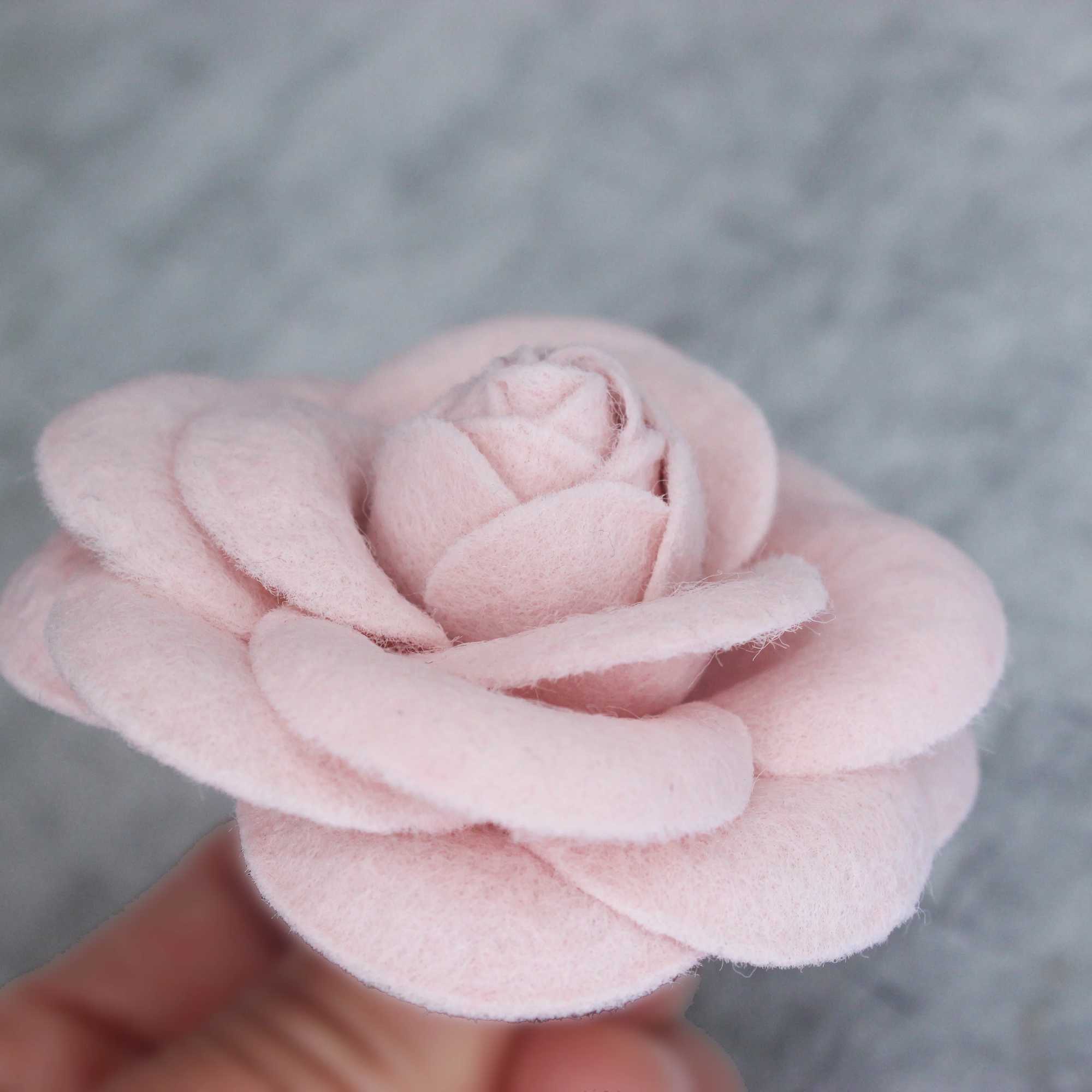 Big Fabric Camellia Brooch Luxury Imitation Wool Pin Brooches for Women Fashion Clothes Corsage Jewelry Accessories J251115