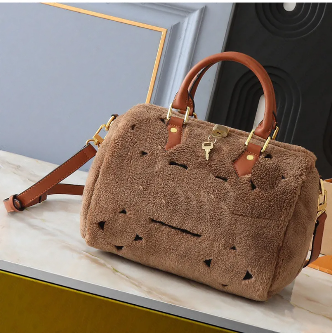 Womens Designer Winter Purse SpeedyksBags Luxury Totes Bags Fashion Crossbody Purses Lamb Wool Genuine Soft Fur Bumbag Classic Shoulder Belt Bags Lady Handbag