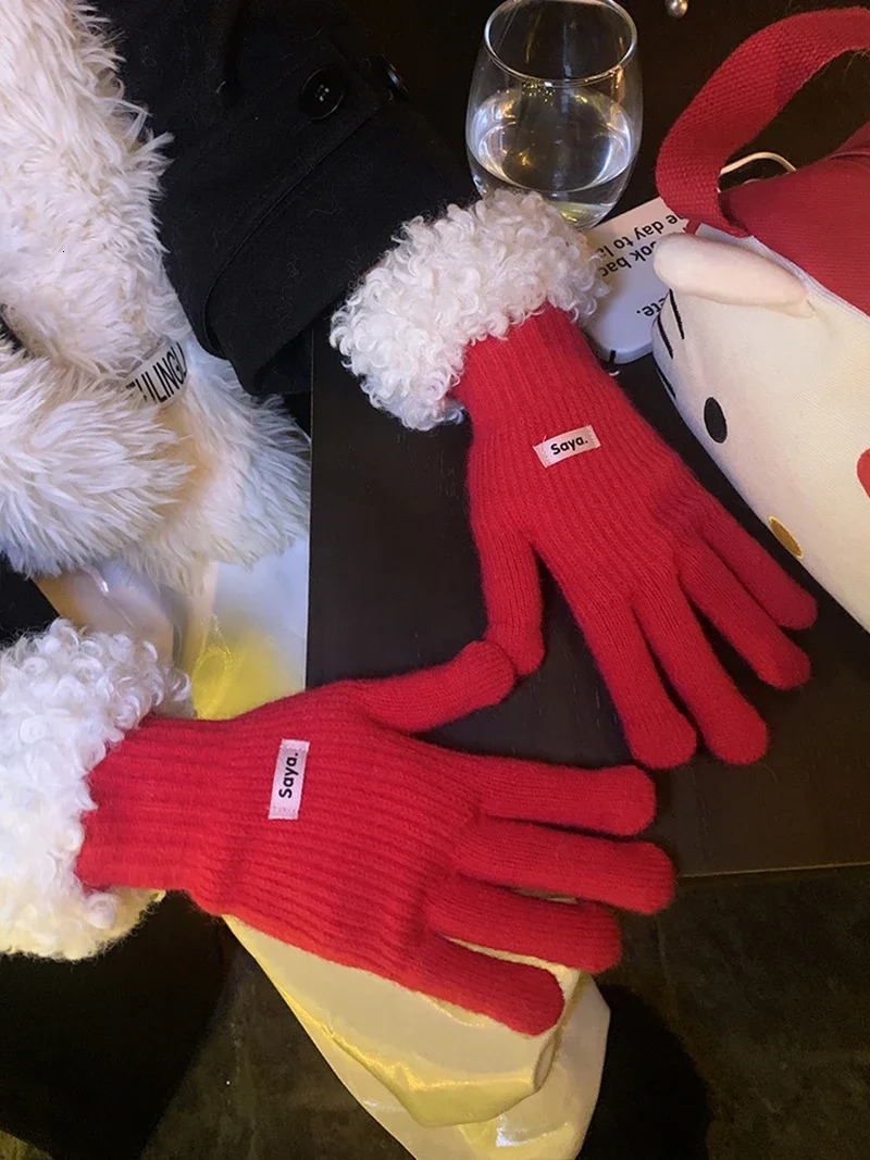 Korean Cute Roll Plush Edge Knitted Gloves Female Alphabet Mark Autumn and Winter Warm Touch Screen Gloves 251023