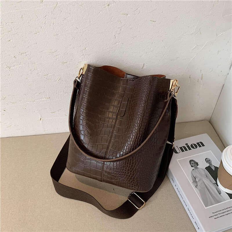 Fashionable Single Shoulder 2024 New Trendy Elegant Underarm Casual Versatile Wide Strap Bucket Bag