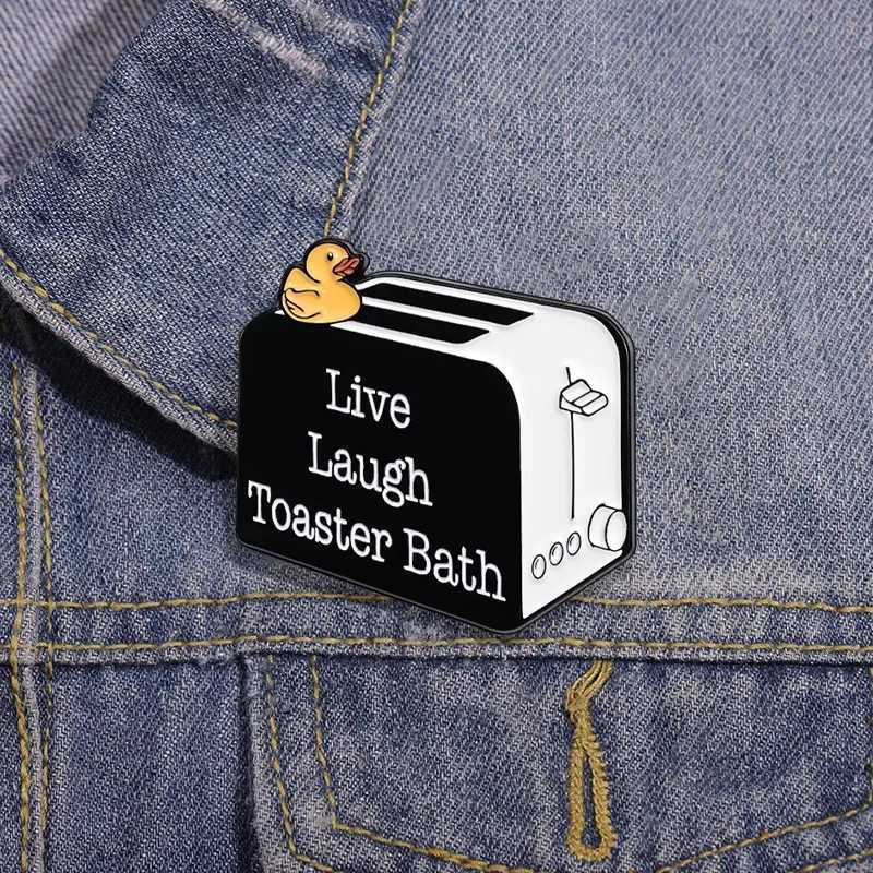 Cute Duck Bread Maker Enamel Pins Laugh Toaster Bath Brooches Lapel Metal Badges Funny Decoration Jewelry Gift for Friends J251115