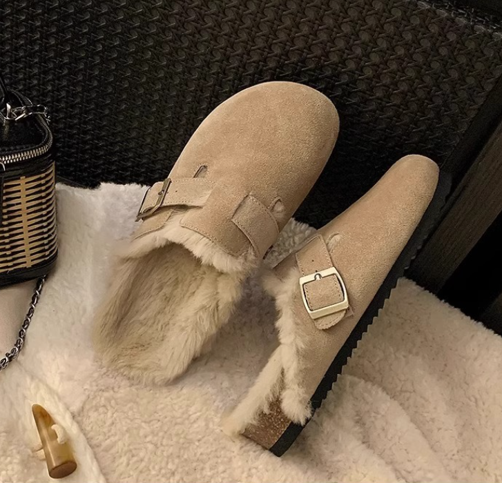 Free shipping Designer Plush-Lined Clogs with Metal Buckle Detail Daily Occasion Wear Fashion Stylish Versatile Trendy Slippers