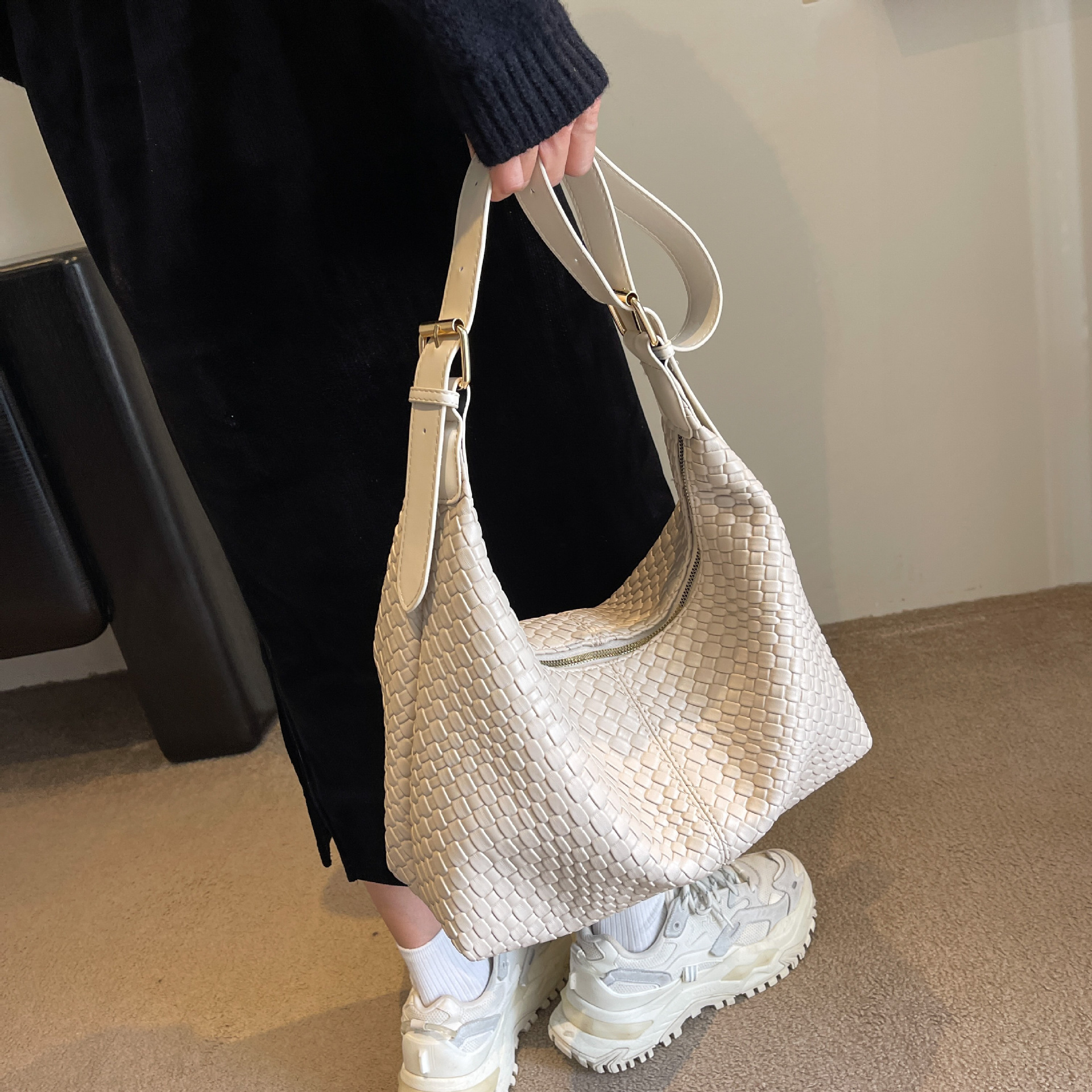 Luxury Brand Designer Bag Soft Tote Bag For Women 2025 New Casual Versatile Shoulder Bag Textured Large Capacity Commuter Bag