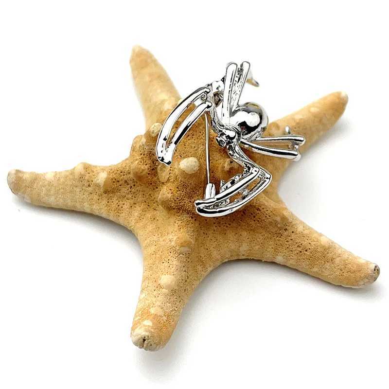 Exaggerated Creative Spider Brooch Metal Insect Badge Trend Pin Men Women Party Clothing Scarf Collar Accessories J251115
