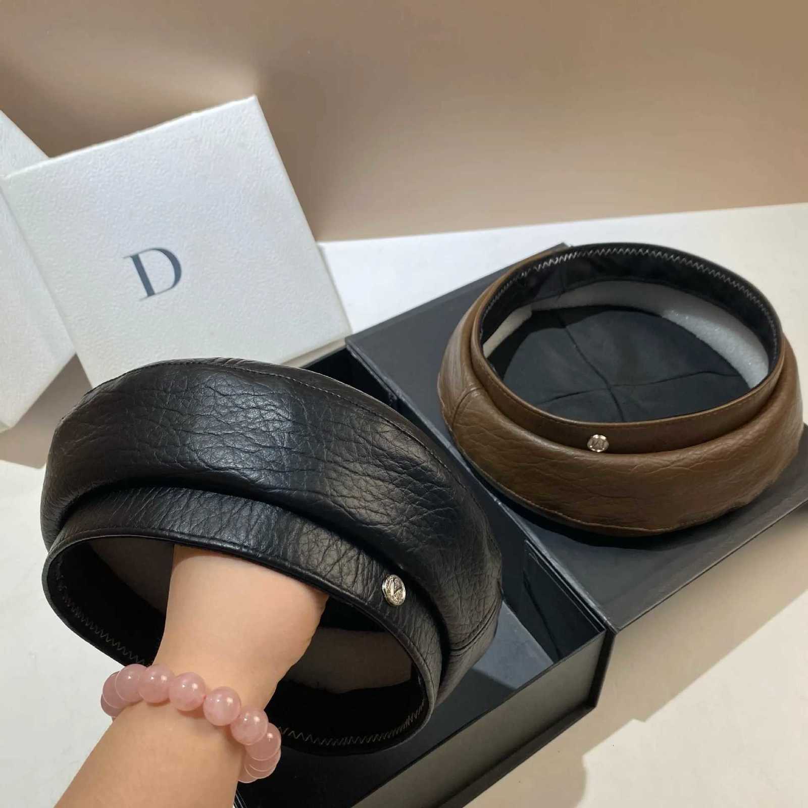 PU Leather Beret Cs Wen Fashion Artist Painter Hat Letter M Fem Berets Flat Top Octagonal C Ladies AllMah Cs Y251025