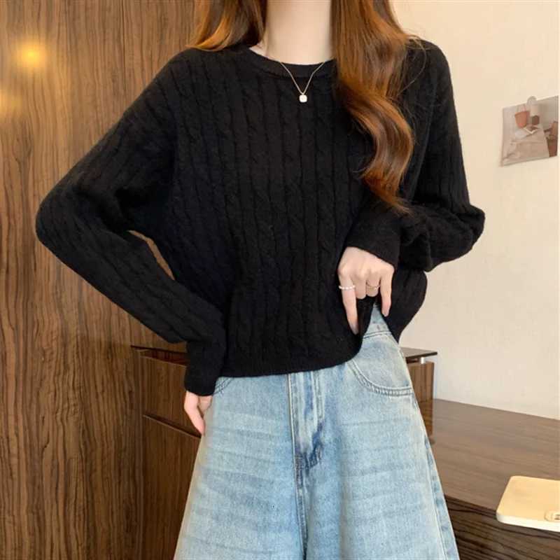 Round Neck Longsleeved Pullover Sweater for Women in Autumn Winter Short Style Knitted Base Shirt to Make Them Look Slim TopT251025
