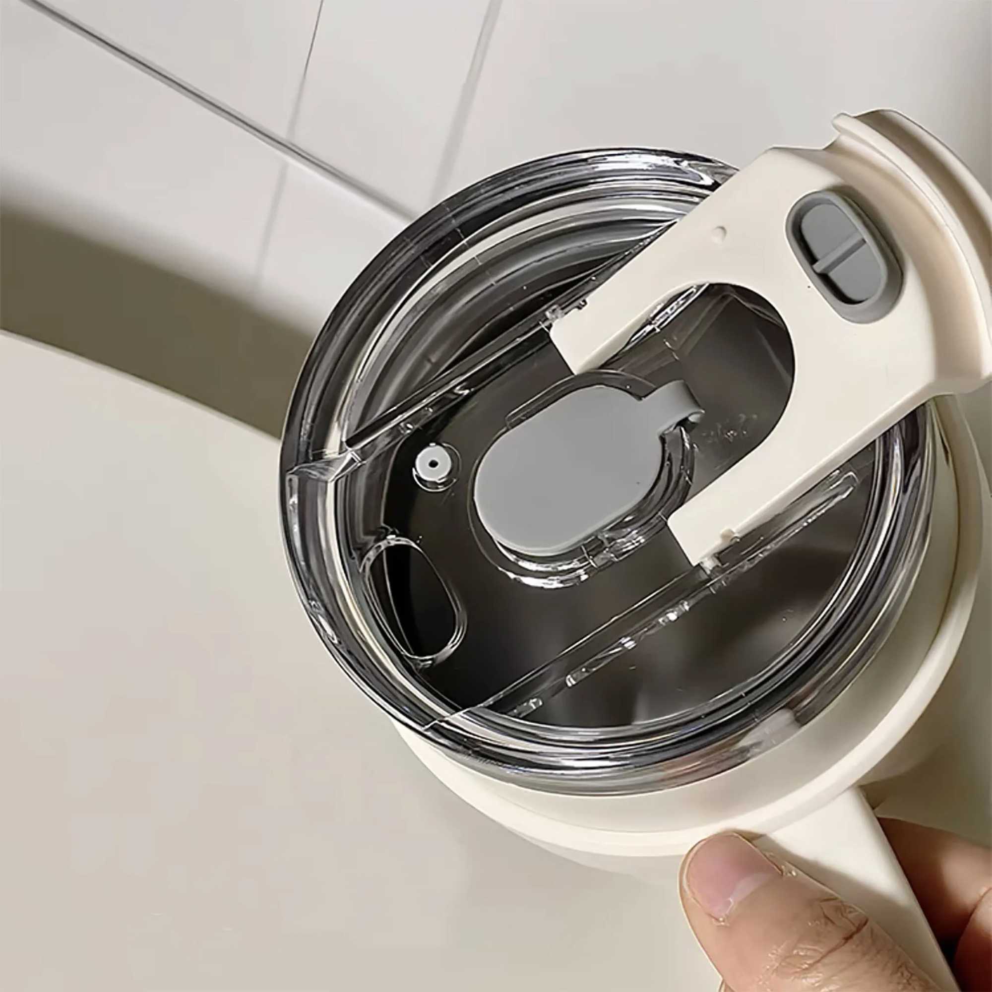 Large capacity light luxury handle cup office light luxury insulation cold insulation straw cup convenient travel car J251025