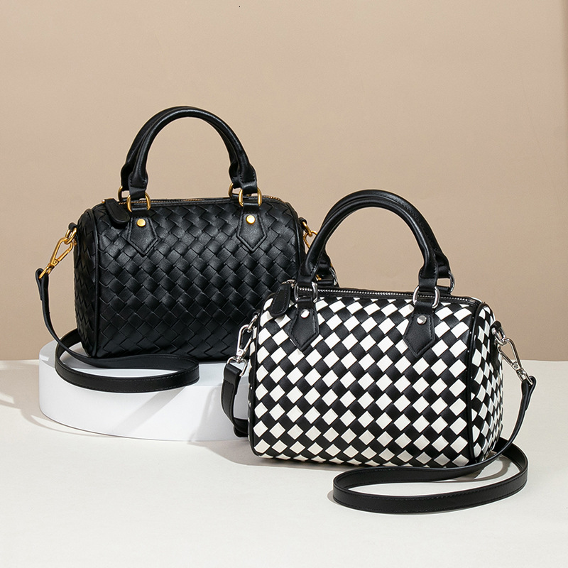 Luxury Brand Designer Bag Light Luxury Boston Handbag 2025 Spring Summer New Handheld Bag Single Shoulder Crossbody Quilted Bag Pillow Bag Camera Bag