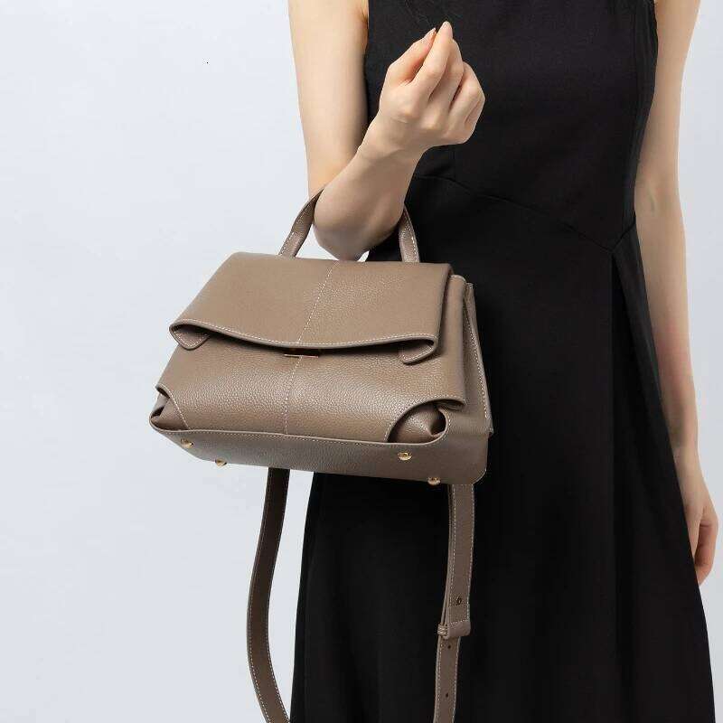 Women's Genuine Leather Shoulder Niche Design Girls Fashionable Light Crossbody Bags For Female Travelling Commuter 251023 1025