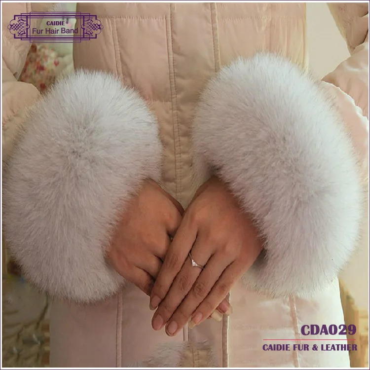 Fox fur Cuffs Wrist Warmer Genuine Fox Fur Cuff Arm Warmer Lady Bracelet Fur Wristband Glove 251023