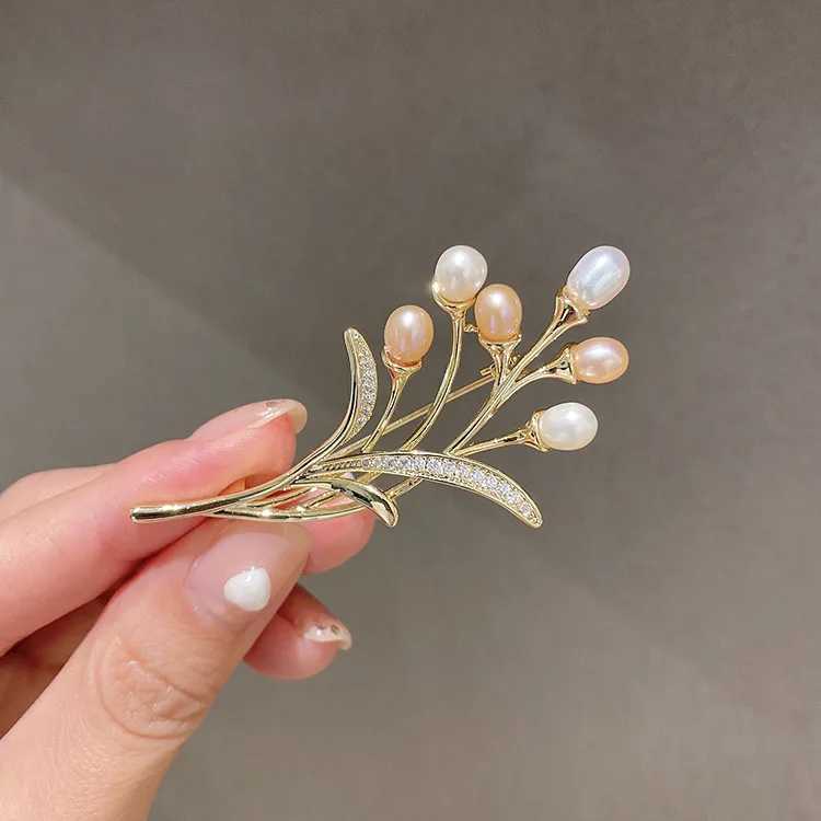 100 Natural Freshwater Pearl 14K Gold Filled Trendy Flower Ladies Brooch Jewelry For Women All Match Accessories J251115