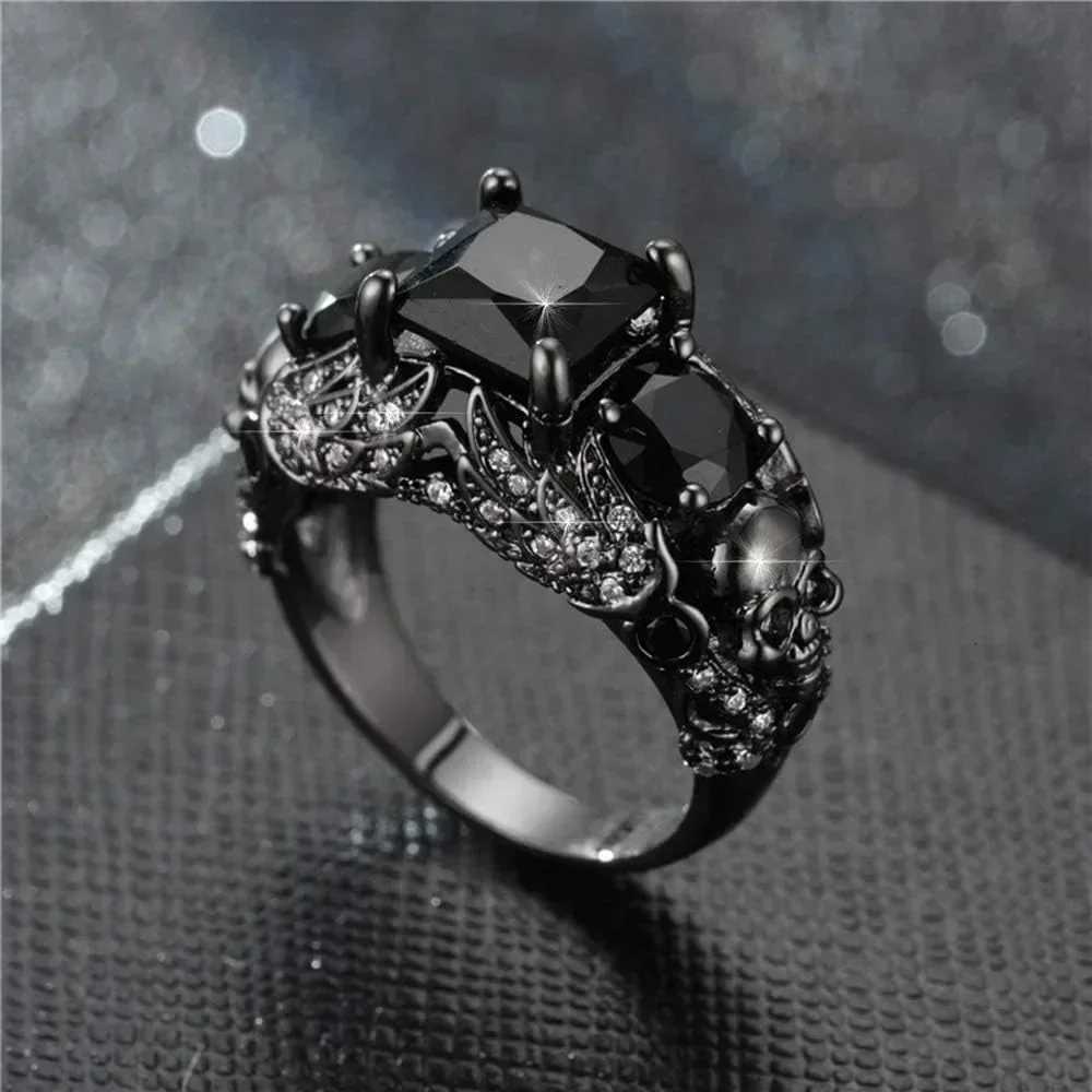 Gothic Jewelry Purple Red Black Crystal Unique Black Skull Rings for Women Halloween Christmas GiftsXJ251025