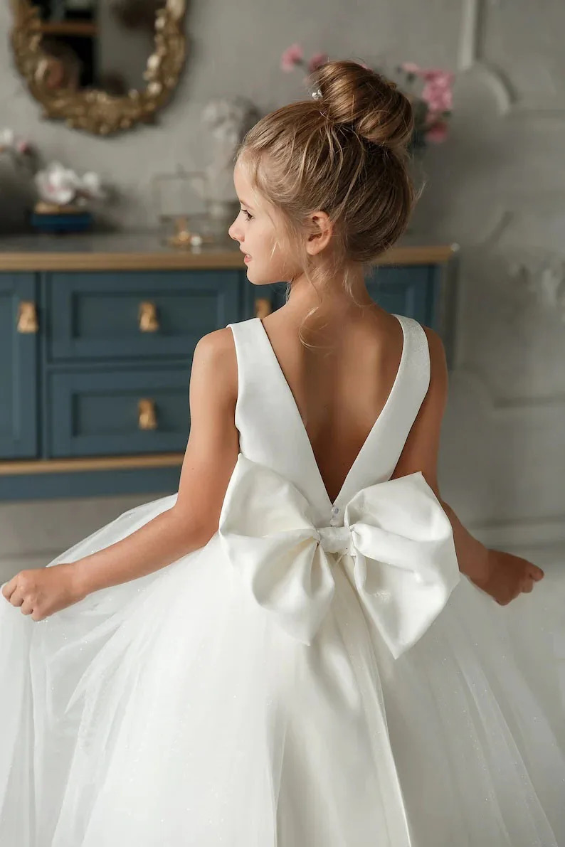 BABYONLINE White First Communion Dress Sparkly Tulle Princess Gown Bow Back Kids Flower Girl Dresses For Wedding Party 251023