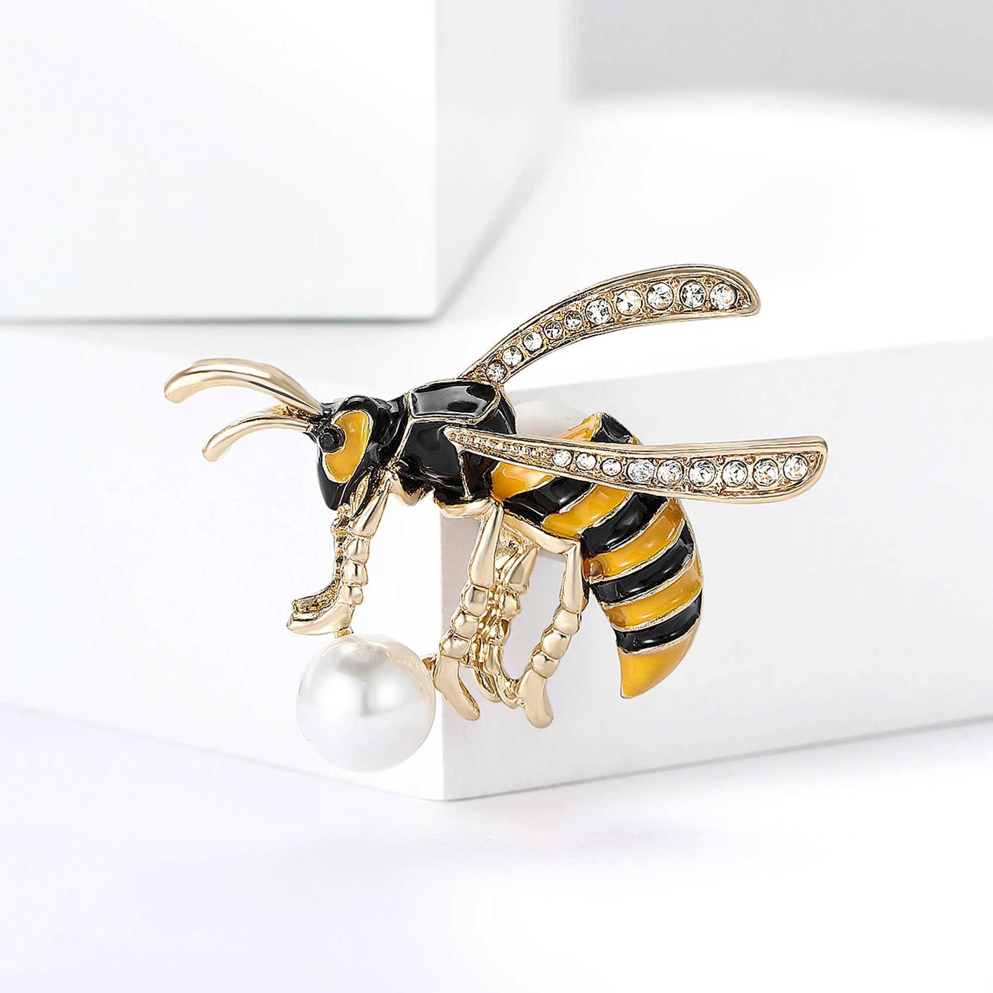 Classic Rhinestone Bee Brooches for Women Unisex Enamel Insect Pins Necklace Office Party Friend New Gifts Jewelry Accessories J251115