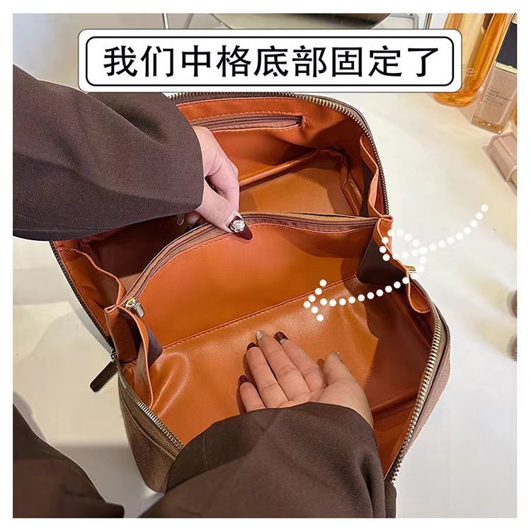 Luxury Brand Designer Bag New Makeup Bag High-Value PU Fashion Simple Quilted Pillow Handbag Large Capacity Toiletry Bag