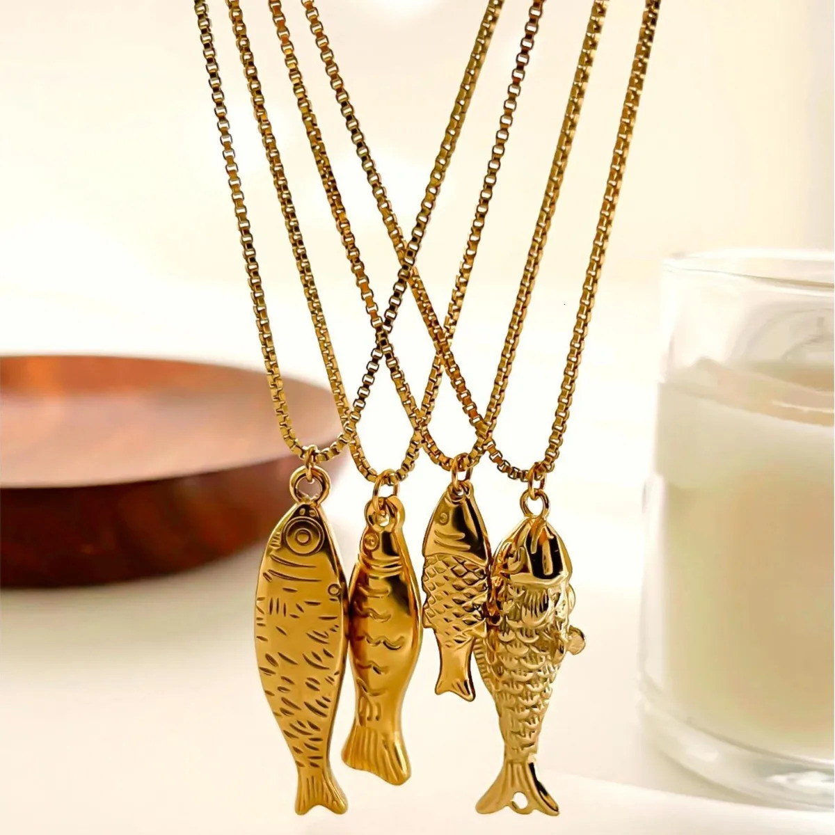 12pcsLot Cute Stainless Steel Gold Plated Small Fish Pendant Necklace for Women Waterproof Beach Party Jewelry Summer Gift 251023