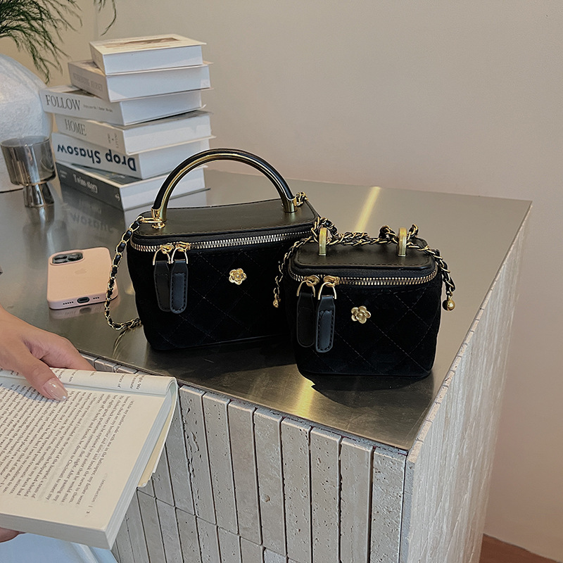 new Free delivery designer shoulder bag Fashionable crossbody bag wear-resistant comfortable simple and casual