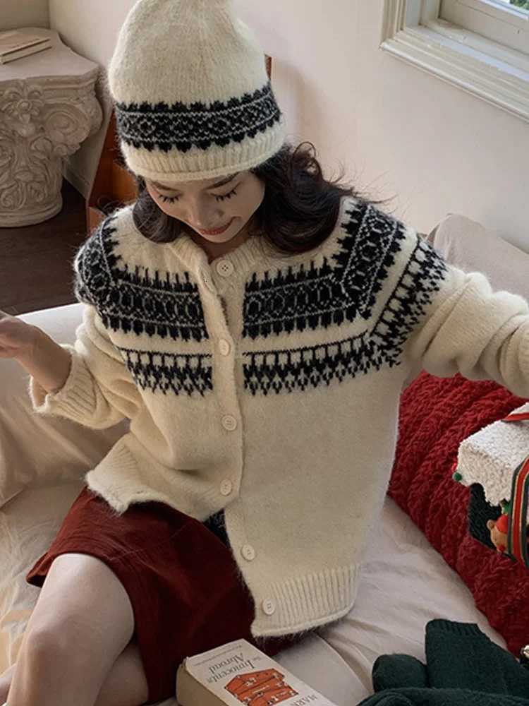 New Fashion Knitted Cardigan Sweater Women Autumn Winter Casual Loose Single Breasted Womens Sweater Coat with Hat Winter TopsT251025