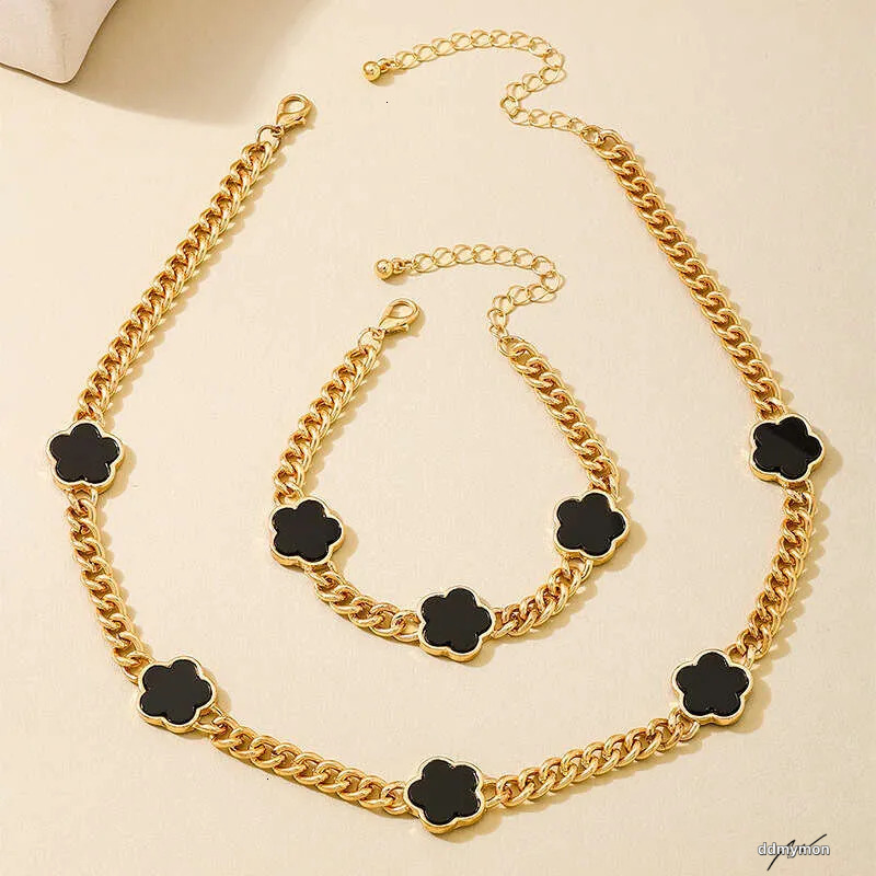 Necklaces For Women: Elegant Five-Leaf Clover Jewelry Set - Gold-Tone Metal Chain Necklace, Bracelet & Earrings For Banquets Ddmymon