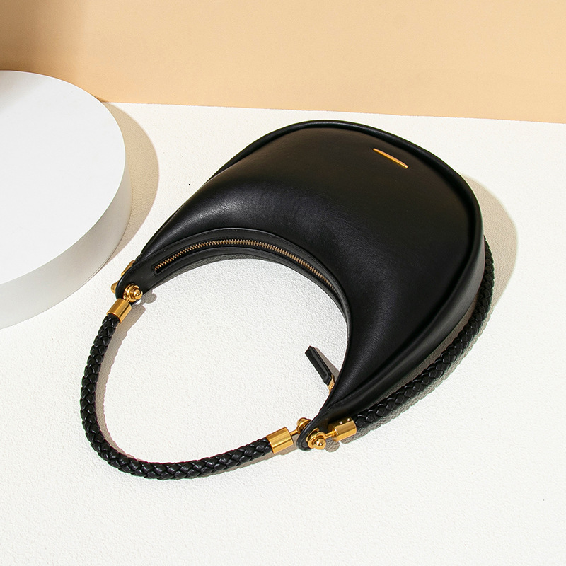 High-End Underarm Versatile Light Luxury Niche Black Single Shoulder Crescent Handwoven New Moon Bag