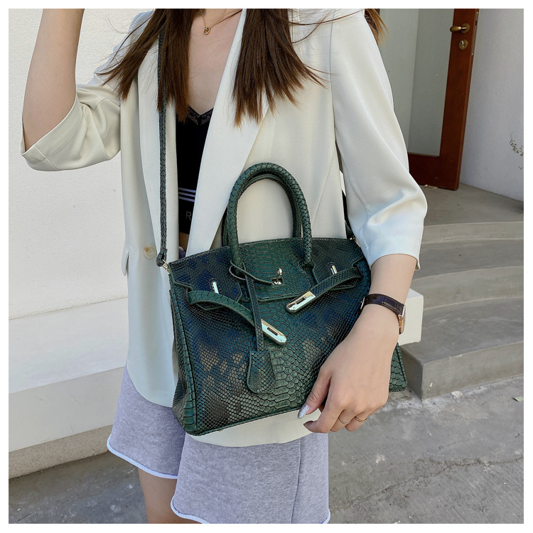 Luxury Bag 2025 New Western Retro Snakeskin Print Women Bag Large Capacity Tote Shoulder Crossbody Bag Free Shipping