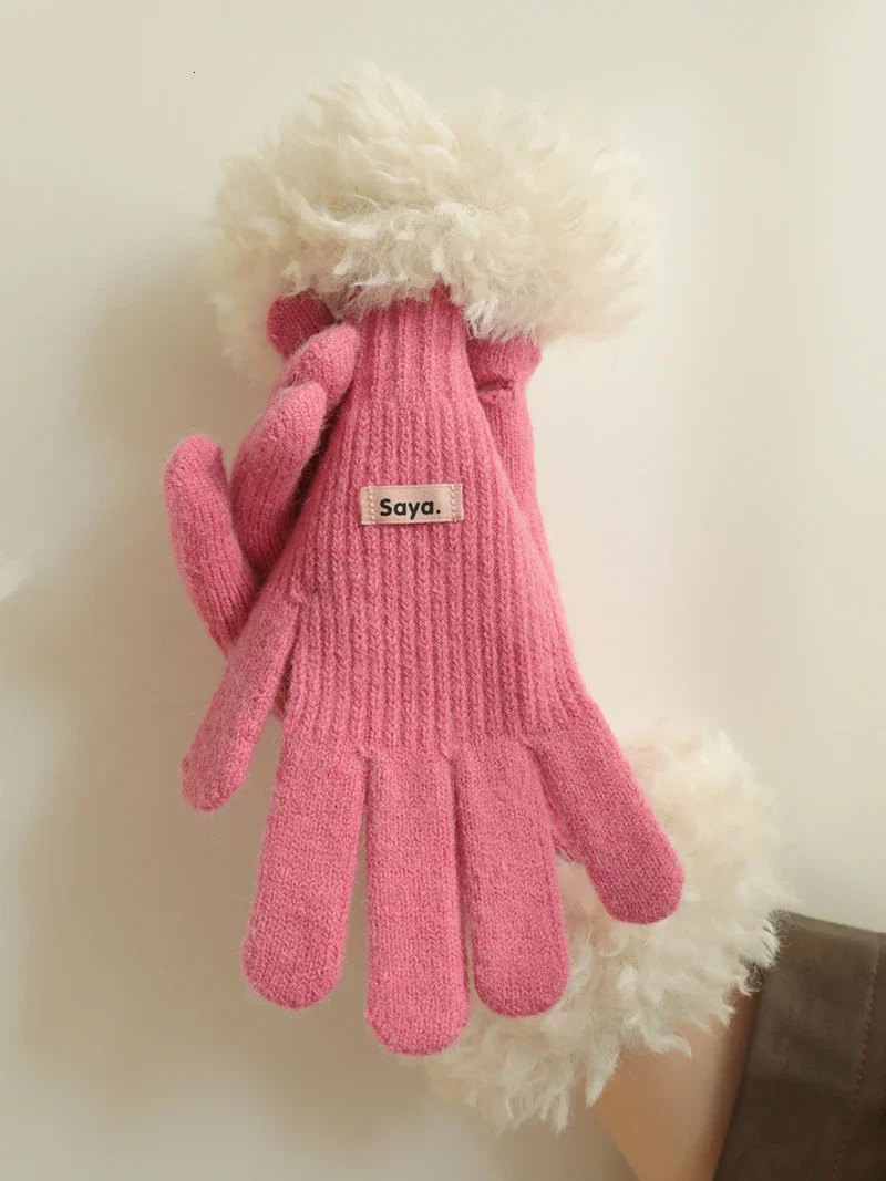 Korean Cute Roll Plush Edge Knitted Gloves Female Alphabet Mark Autumn and Winter Warm Touch Screen Gloves 251023