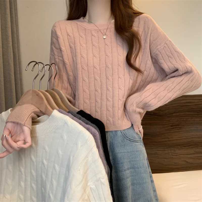 Round Neck Longsleeved Pullover Sweater for Women in Autumn Winter Short Style Knitted Base Shirt to Make Them Look Slim TopT251025