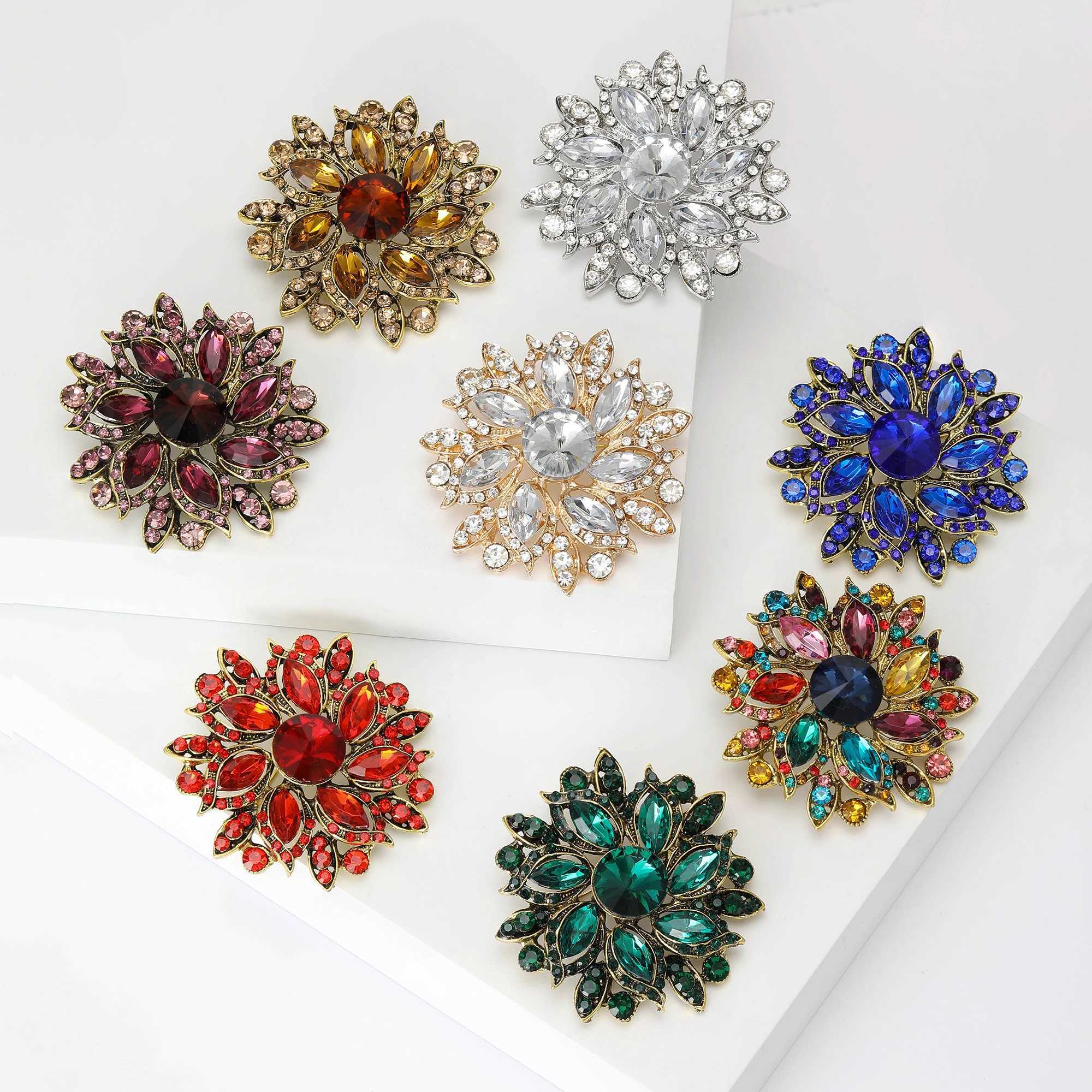 Stylish Rhinestone Flower Brooches for Women Creative Crystal Glass Pins Event Funny Luxury Gifts New Year Friends Decoration J251115