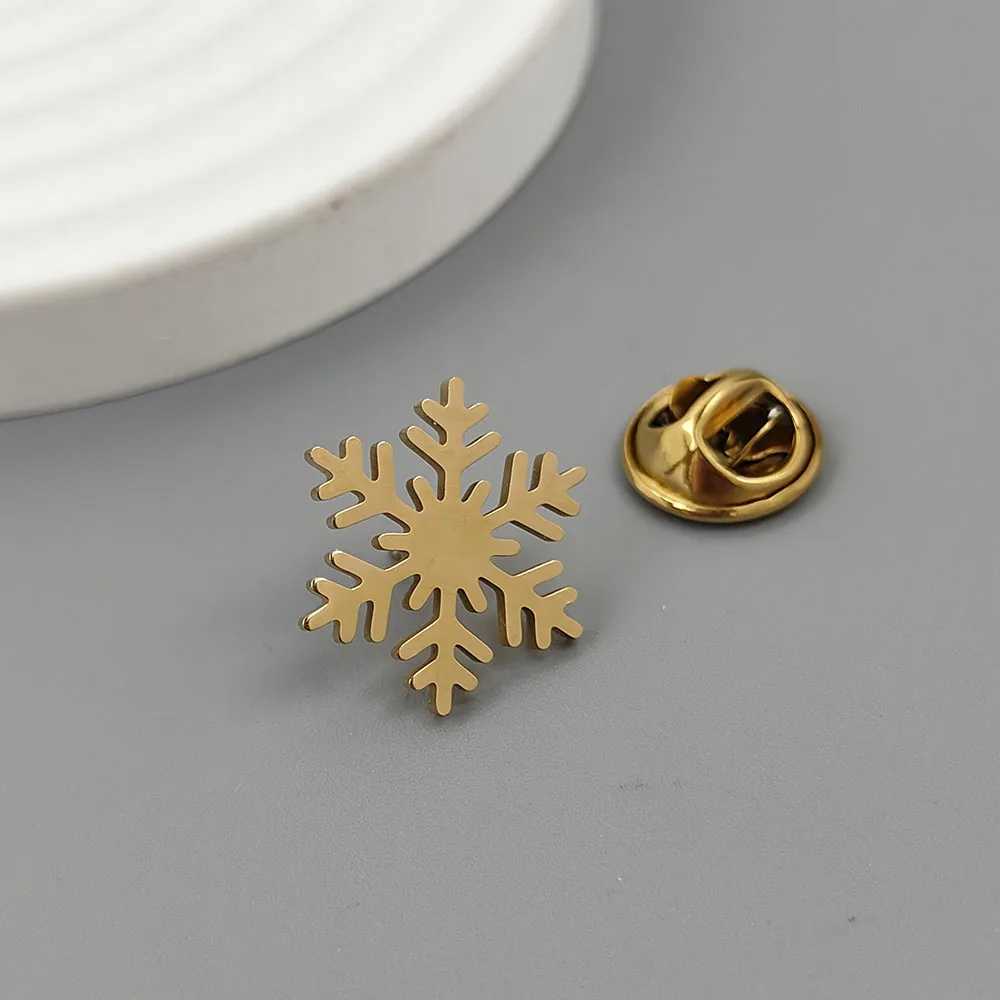 Christmas Snowflake 18k Stainless Steel Brooch Fashion Suit Lapel Pin Clothing and Bag Badge Fun Gift for Friends J251115
