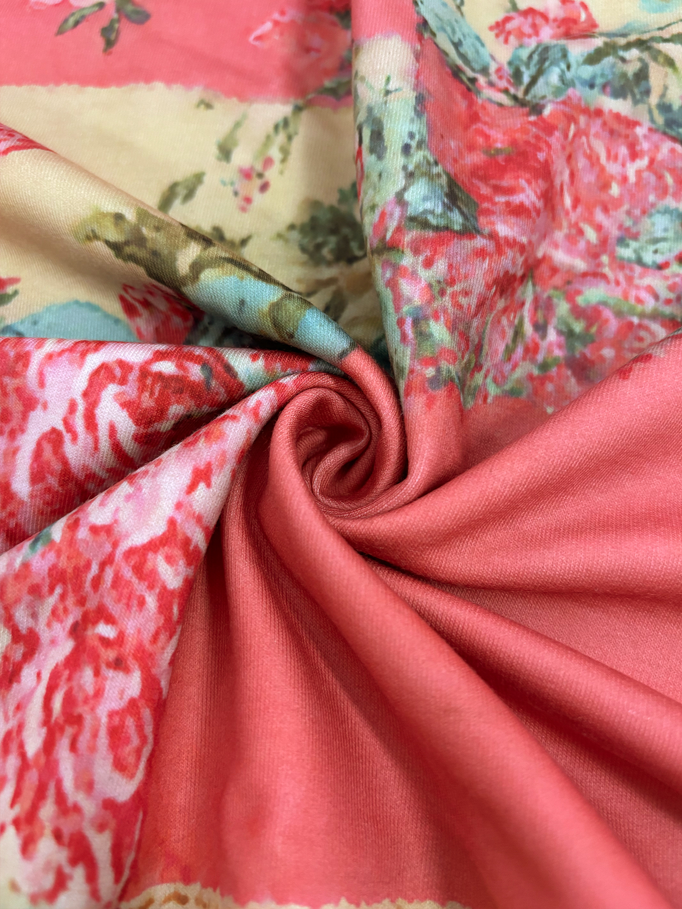 Autumn Winter New Fashion Ethnic Retro Thin Long Sleeve Floral Printed Crew Neck Top, Milk Silk Casual Versatile Women's Top, S-XXL Mixed Color--