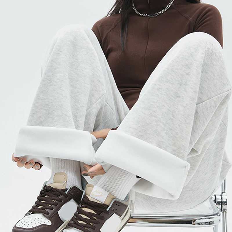 Autumn Winter Thick Plush Sports Pants Women 2025 Elastic High Waist Warm Sweatpants Woman Thicken Wide Leg Casual Pants FemaleT251025