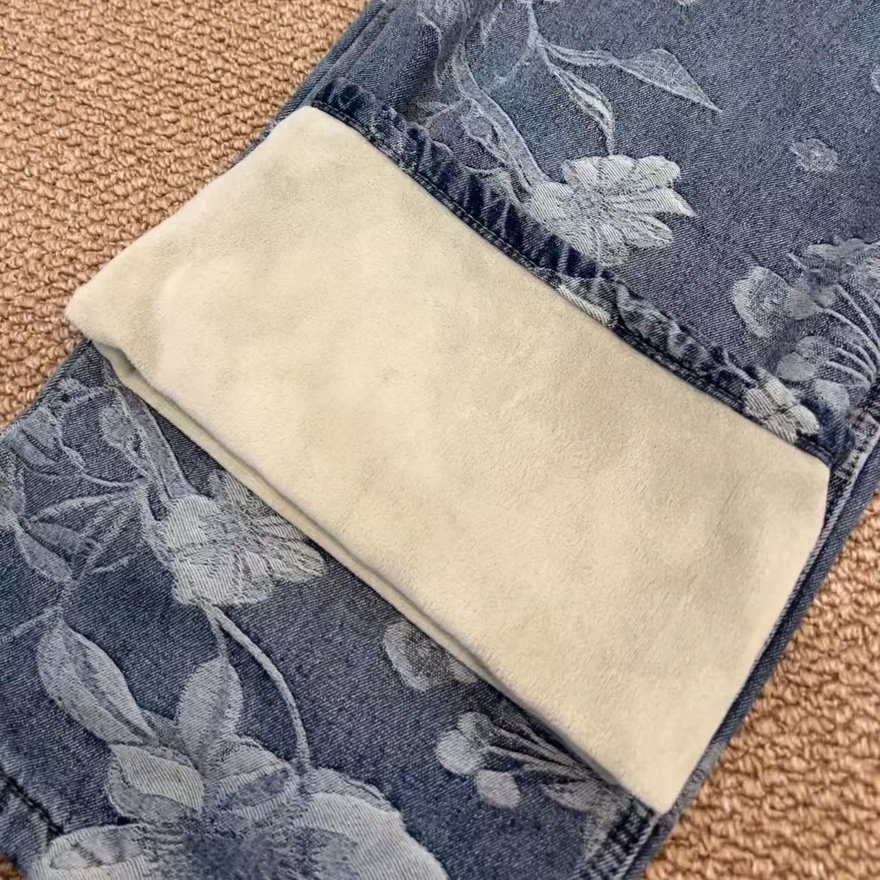 Women's Jacquard Fleece-Lined Loose Jeans - Casual Warm, Comfortable Denim Pants with Floral Pattern, Ideal for Autumn & Winter Daily Wear 2818 Z