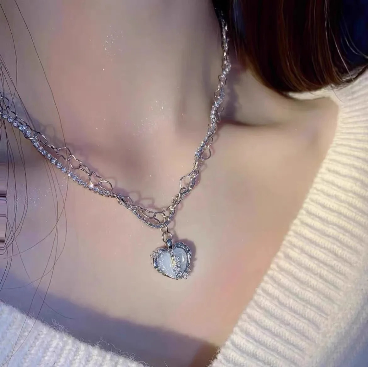 Sparkling White Crystal Irregular Love Heart Collar Chain Necklace Y2K Accessories Fashion Butterfly Pendant Aesthetic Jewelry 251023