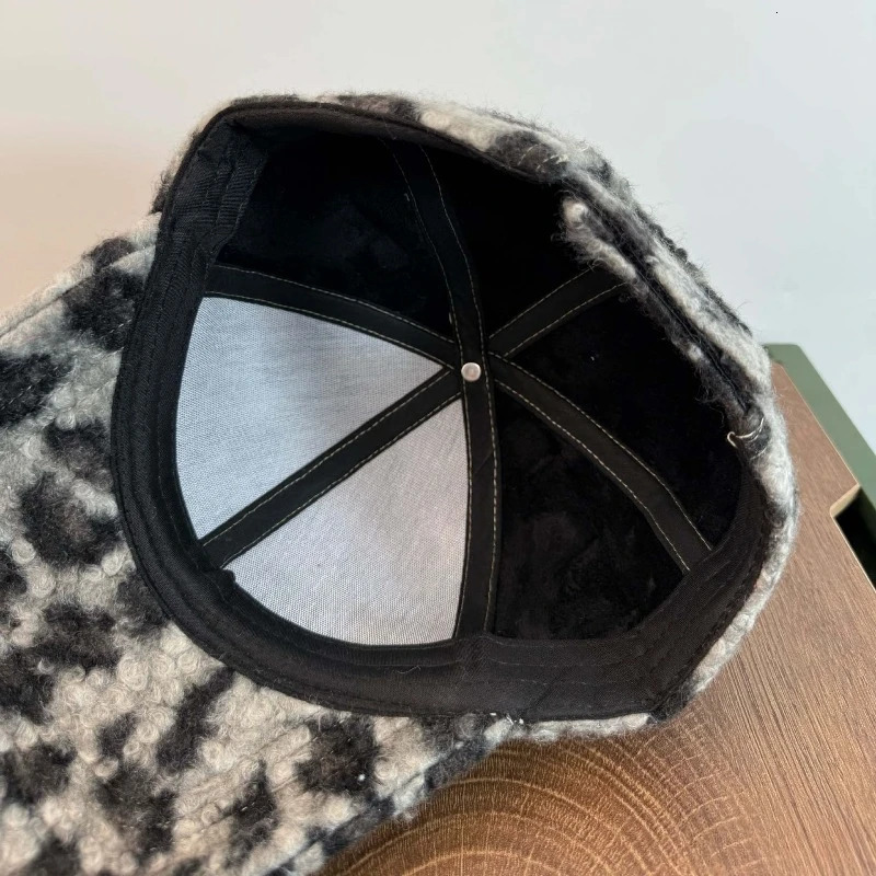 1pc Leopard Print Plush Baseball CapUnisex Warm Head HatAdjustable Buckle ClosureLightweight Knittfor Outdoor Travel Festive 251023