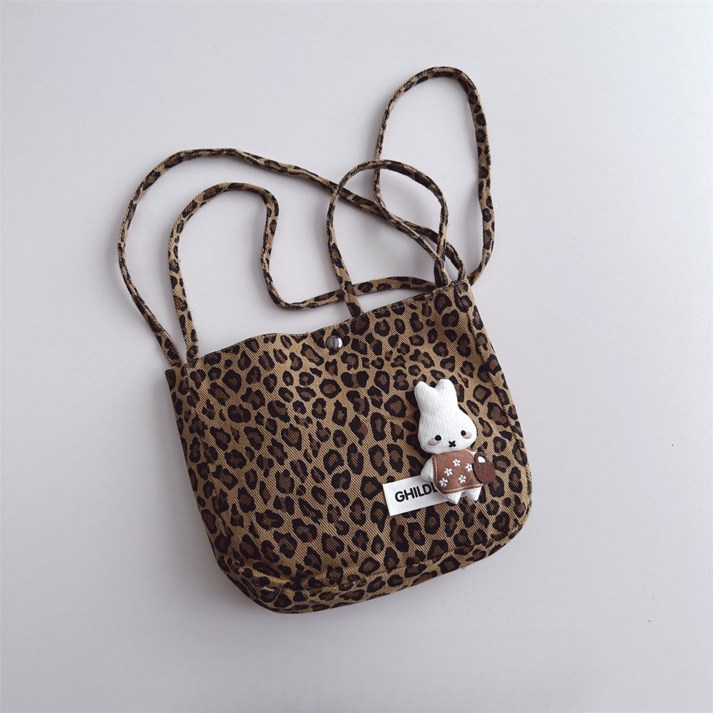 New designer leopard print children's shoulder bag, fashionable lazy style, concave shape for boys and girls, large crossbody bag