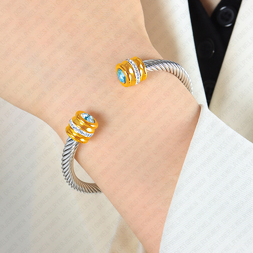 Designer Bracelet Bracelet for Women Stainless Steel Bracelets Hammered Open Bangle Gold Bangles Luxury Jewlery Designer for Women Elegant Statement G