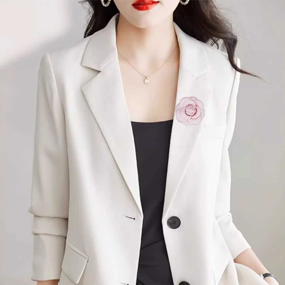Big Fabric Camellia Brooch Luxury Imitation Wool Pin Brooches for Women Fashion Clothes Corsage Jewelry Accessories J251115
