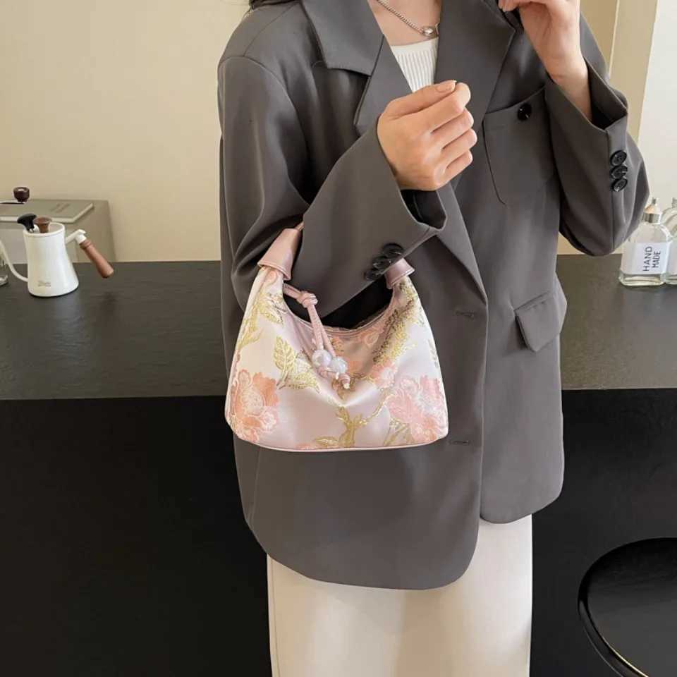 Portable Embroidered Chinese Style Handbag Purses Canvas Hanfu Embroidery Handbag Mini Shoulder Bag Silk Cheongsam Bag Party Sac Z251024