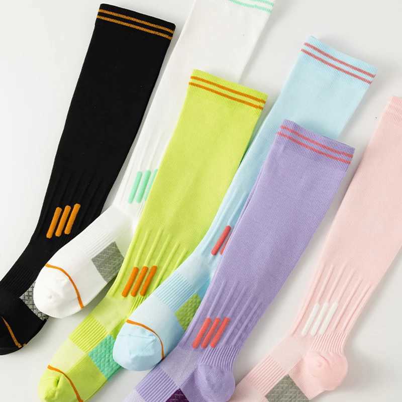1 Pair Fashionable Women Sports Compression Calf Socks Breathable Comfortable Fitness Running All Season Pressure Socks Y251024