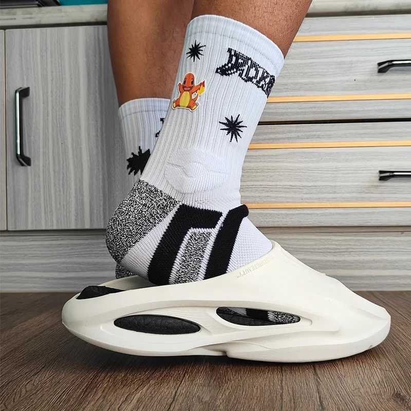 Veidoorn Premium Basketball Socks Elastic MoistureWicking Outdoor Anti Slip Crew Socks Extra Thick Y251024