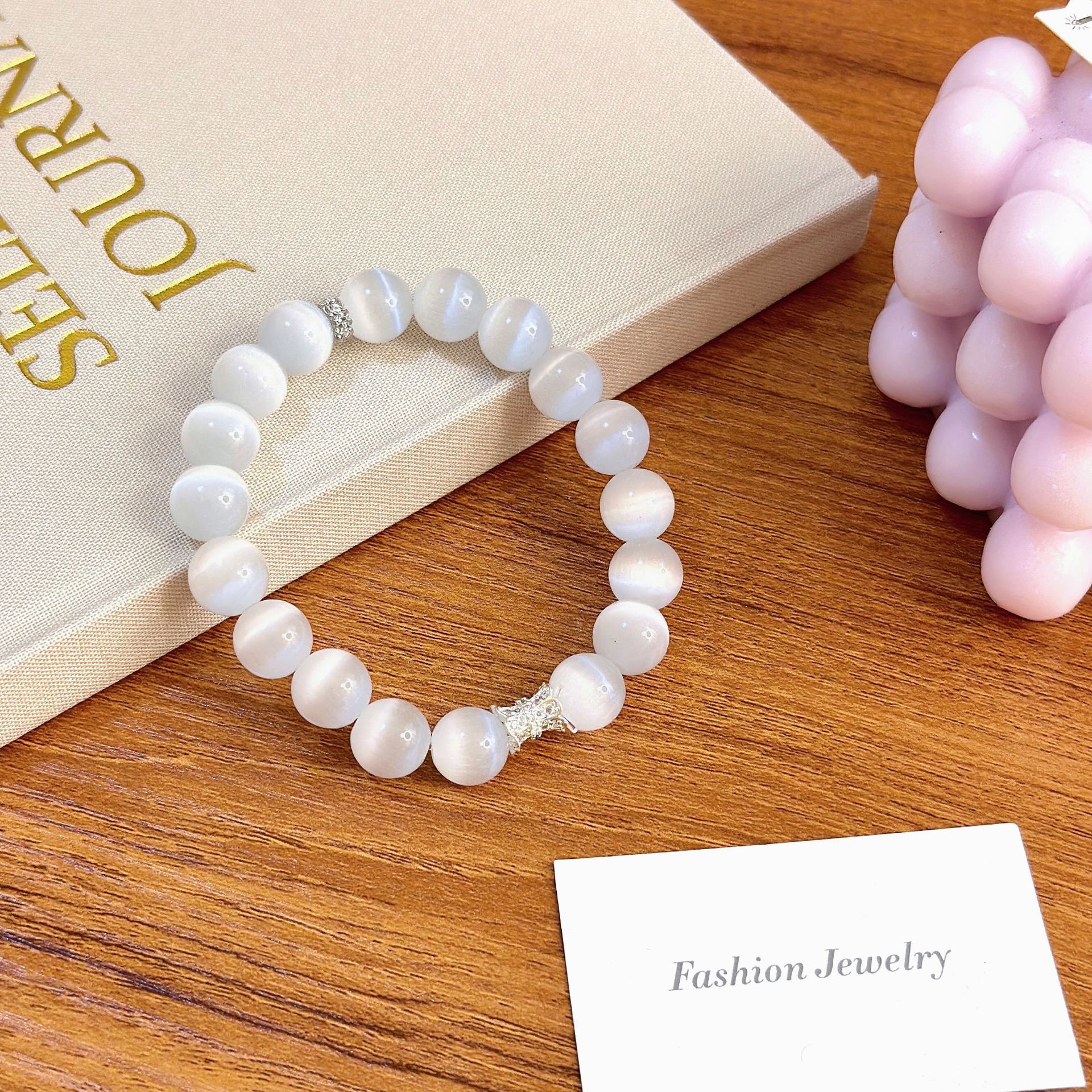 Elegant Ice Species Cat Eye Bead Necklace with Vintage Charm Ideal for Besties
