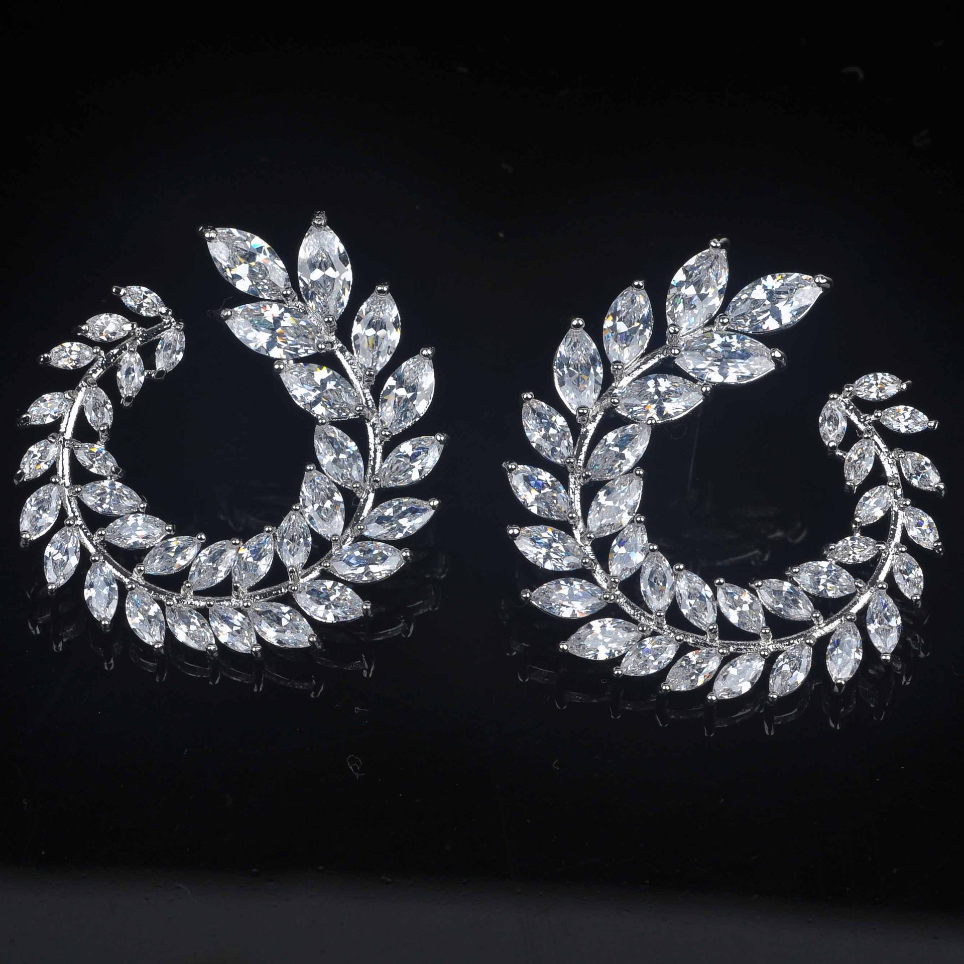 Designer Earring Steel Needle with AAA Zircon Earrings Olive Leaf Flower Stud Earrings for Women Earbone Dangle Fashion Gift Jewelry